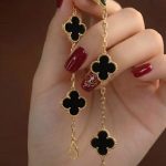 Van Cleef 2-in-1 Reversible Bracelet Elegant Design Perfect for Daily Wear 3